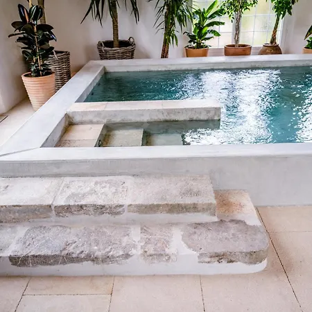 Secret D'uzès - Le Duché - Piscine Chauffée Et Jacuzzi 4*