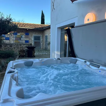 Aparthotel Secret D'uzes - Le Duche - Piscine Chauffee Et Jacuzzi *