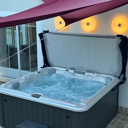 Aparthotel Secret D'uzes - Le Duche - Piscine Chauffee Et Jacuzzi Uzes