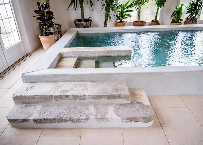 Secret D'uzes - Le Duche - Piscine Chauffee Et Jacuzzi 4*