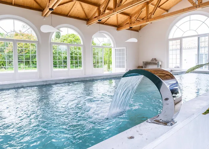 Apartmanhotel Secret D'uzes - Le Duche - Piscine Chauffee Et Jacuzzi 4*
