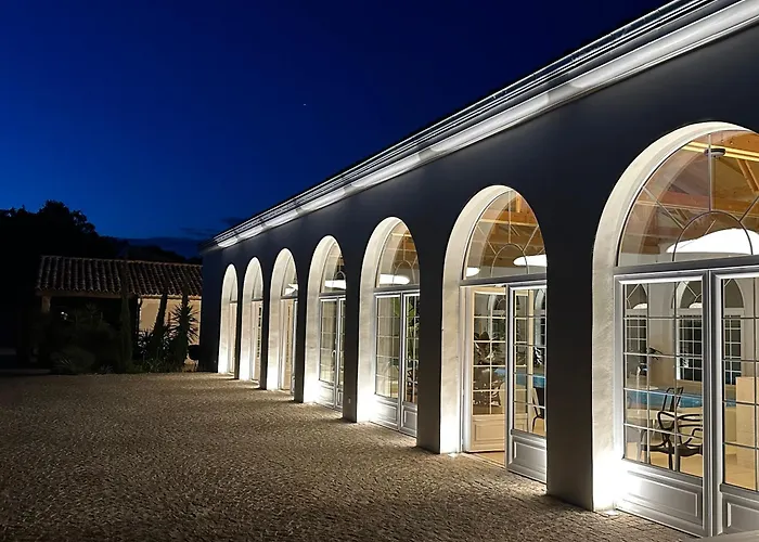 Apartmanhotel Secret D'uzes - Le Duche - Piscine Chauffee Et Jacuzzi 4*
